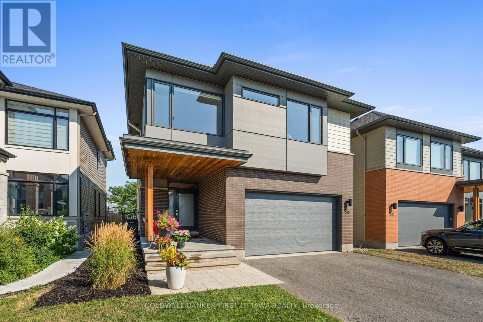 Stunning & fully upgraded luxury home!