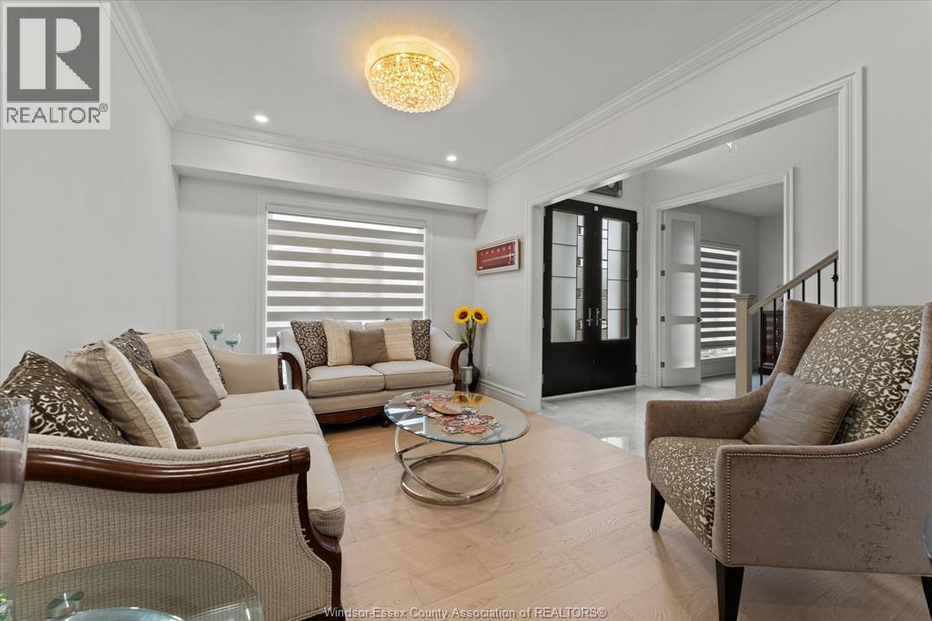 570 ORCHARD CRESCENT - photo 4