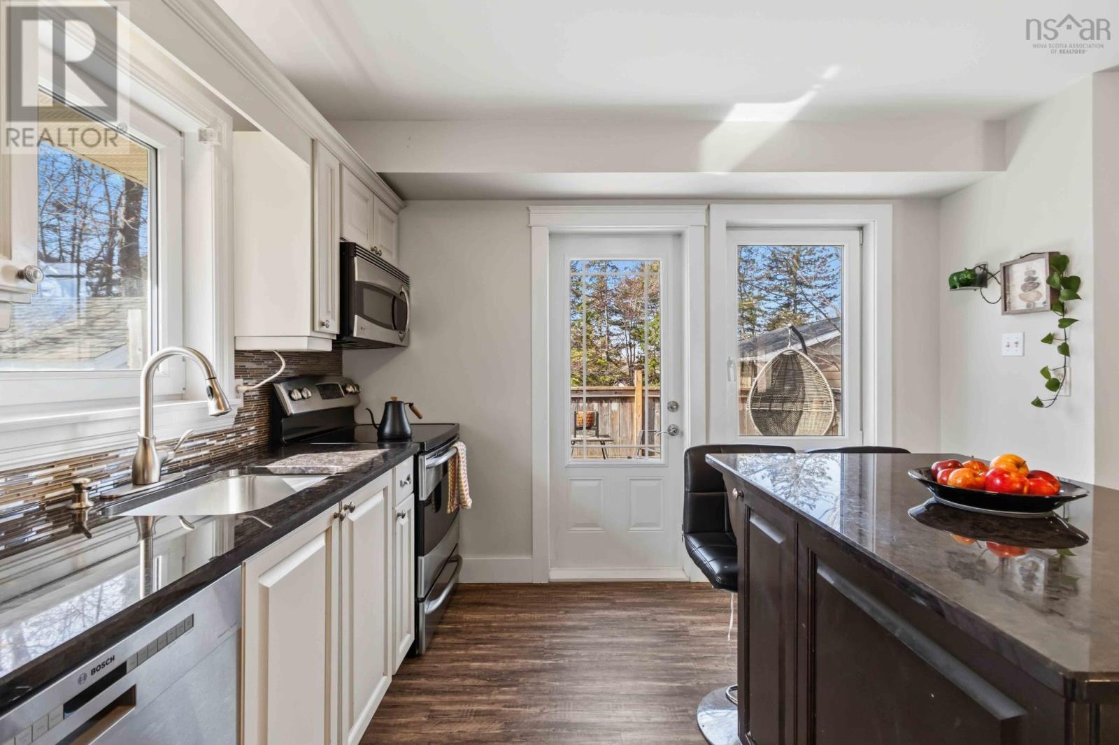 Property 11 of 41 of 7A Short Street