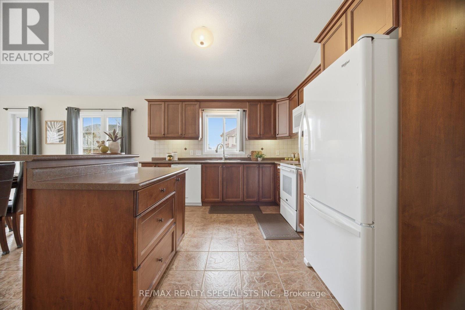 650 REID CRESCENT - 10