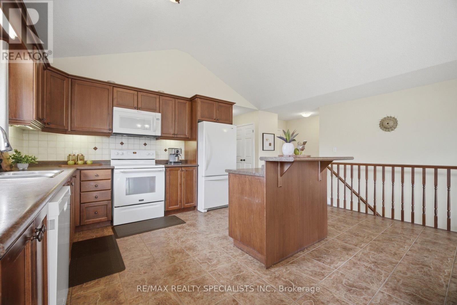 650 REID CRESCENT - 11