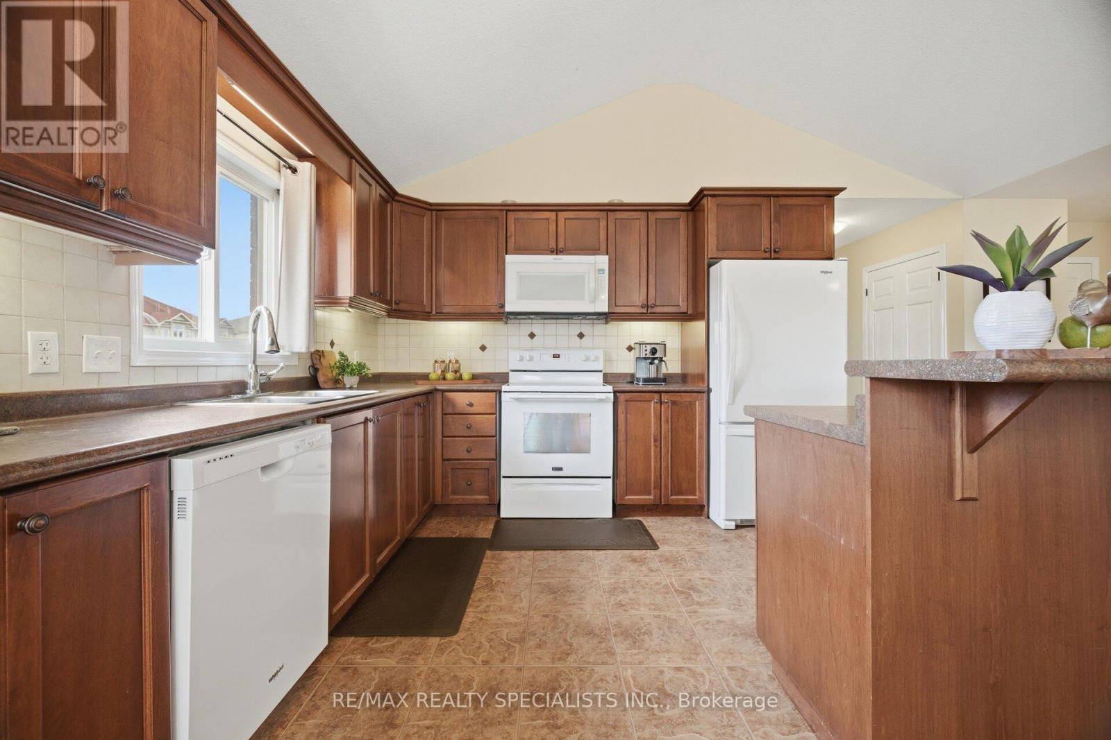 650 REID CRESCENT - 12