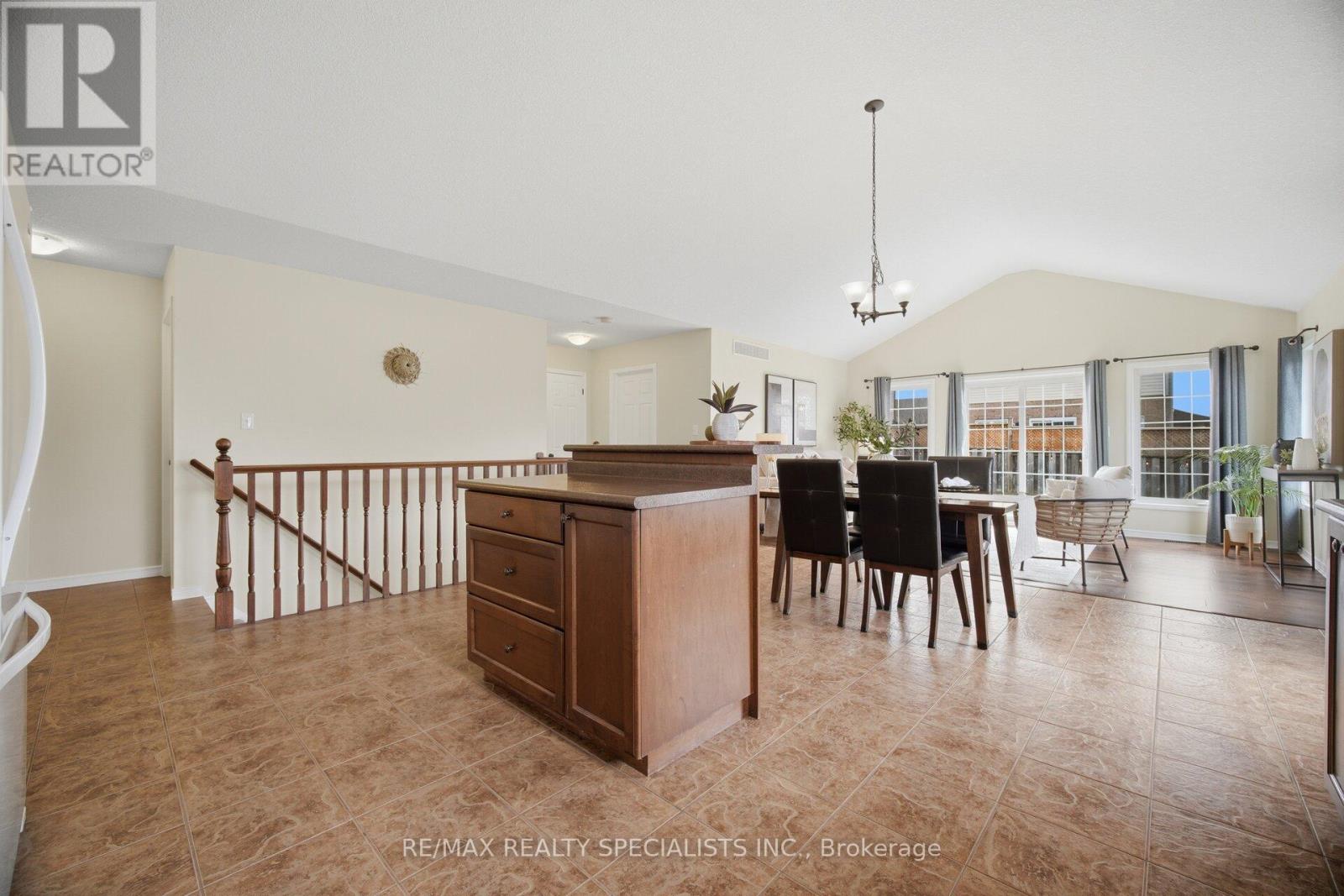 650 REID CRESCENT - 13