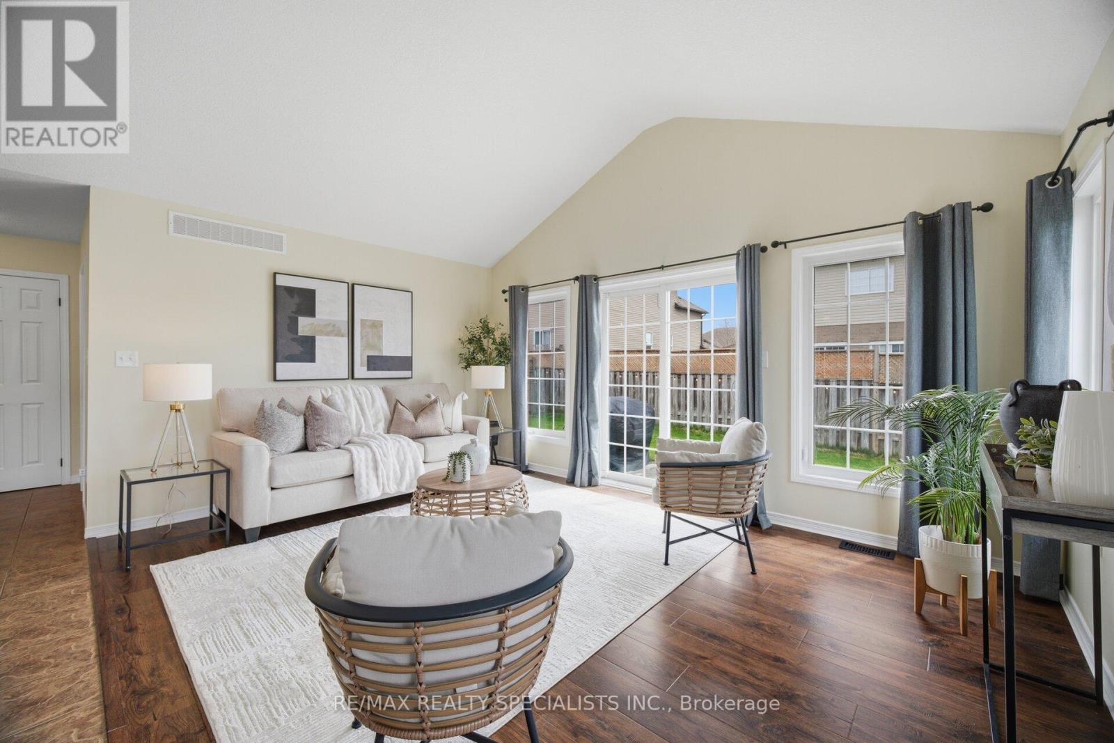 650 REID CRESCENT - 19