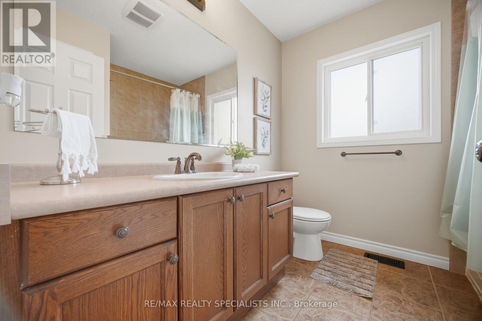 650 REID CRESCENT - 21