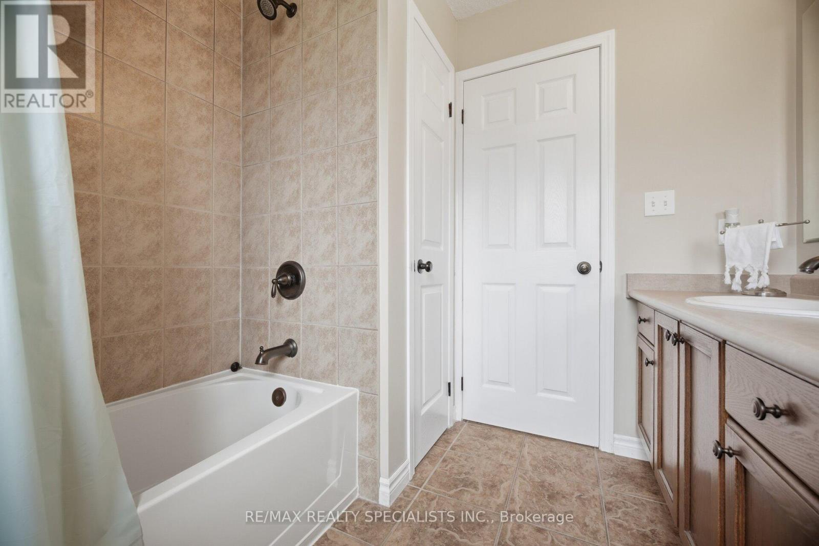 650 REID CRESCENT - 22