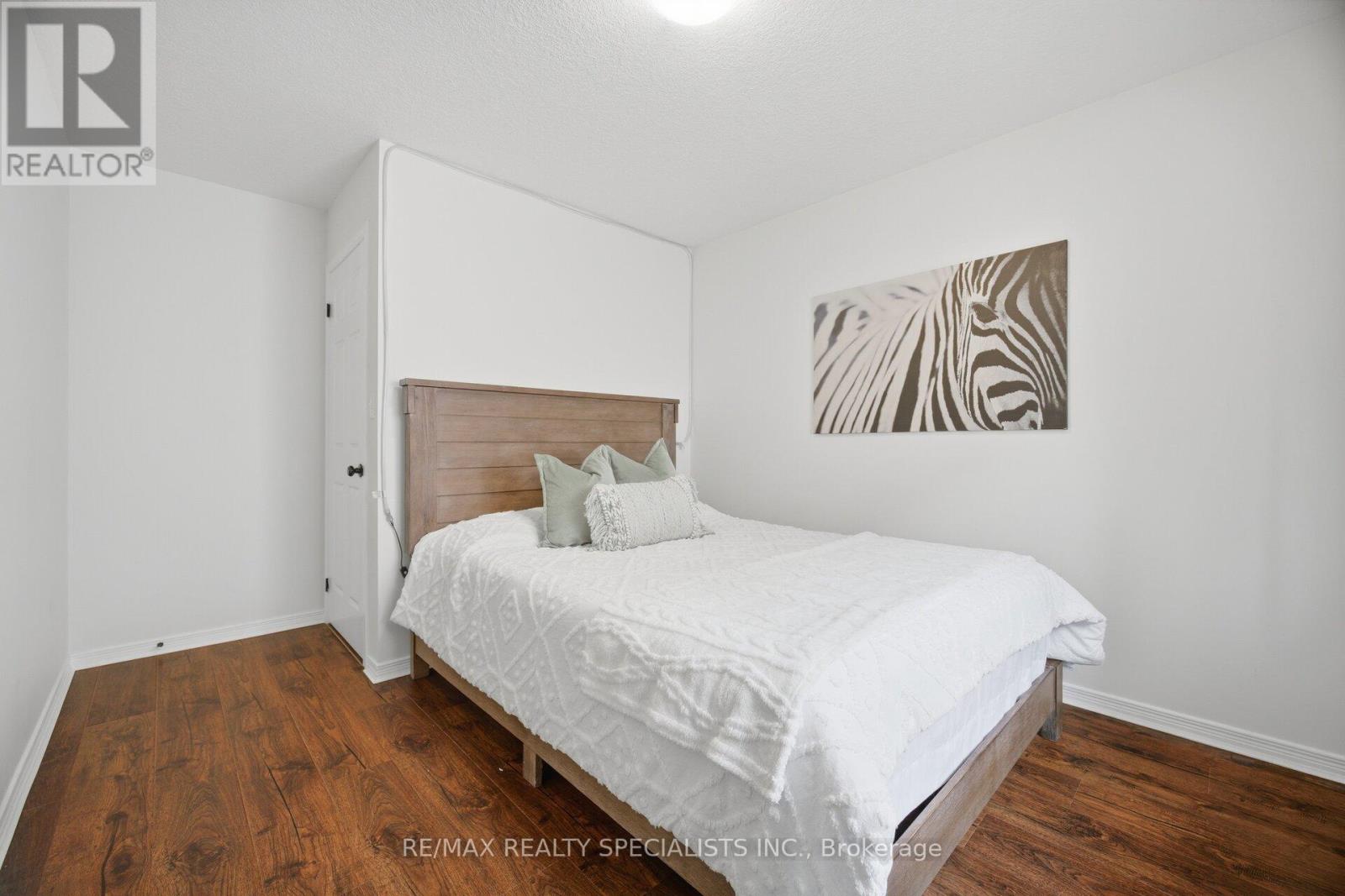 650 REID CRESCENT - 32