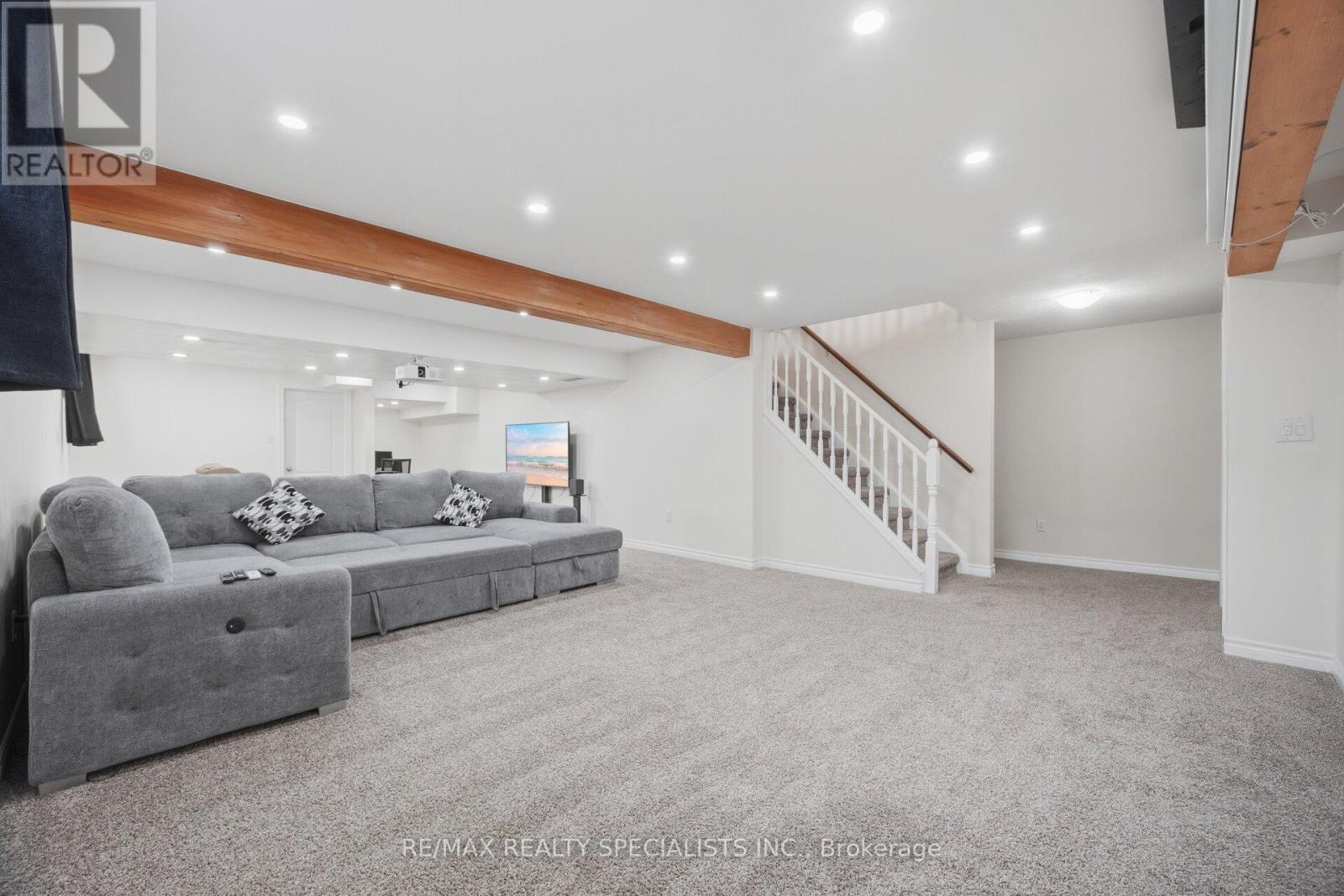 650 REID CRESCENT - 34