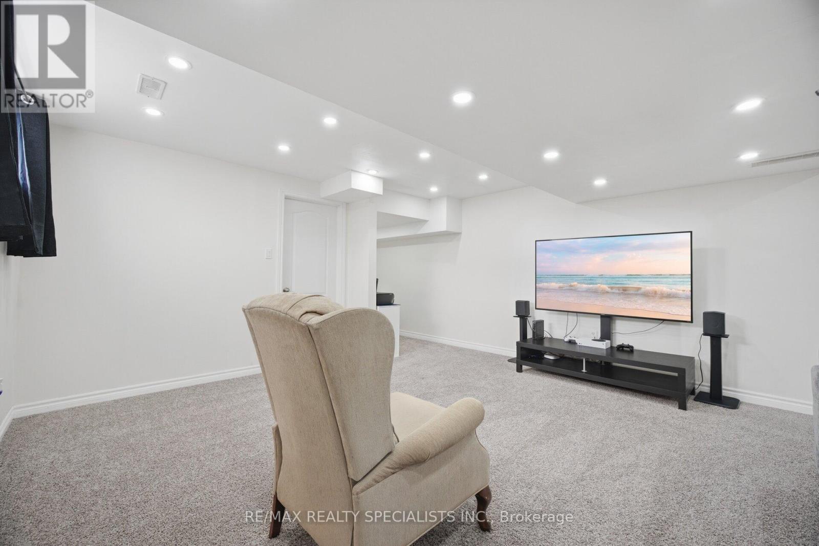 650 REID CRESCENT - 37