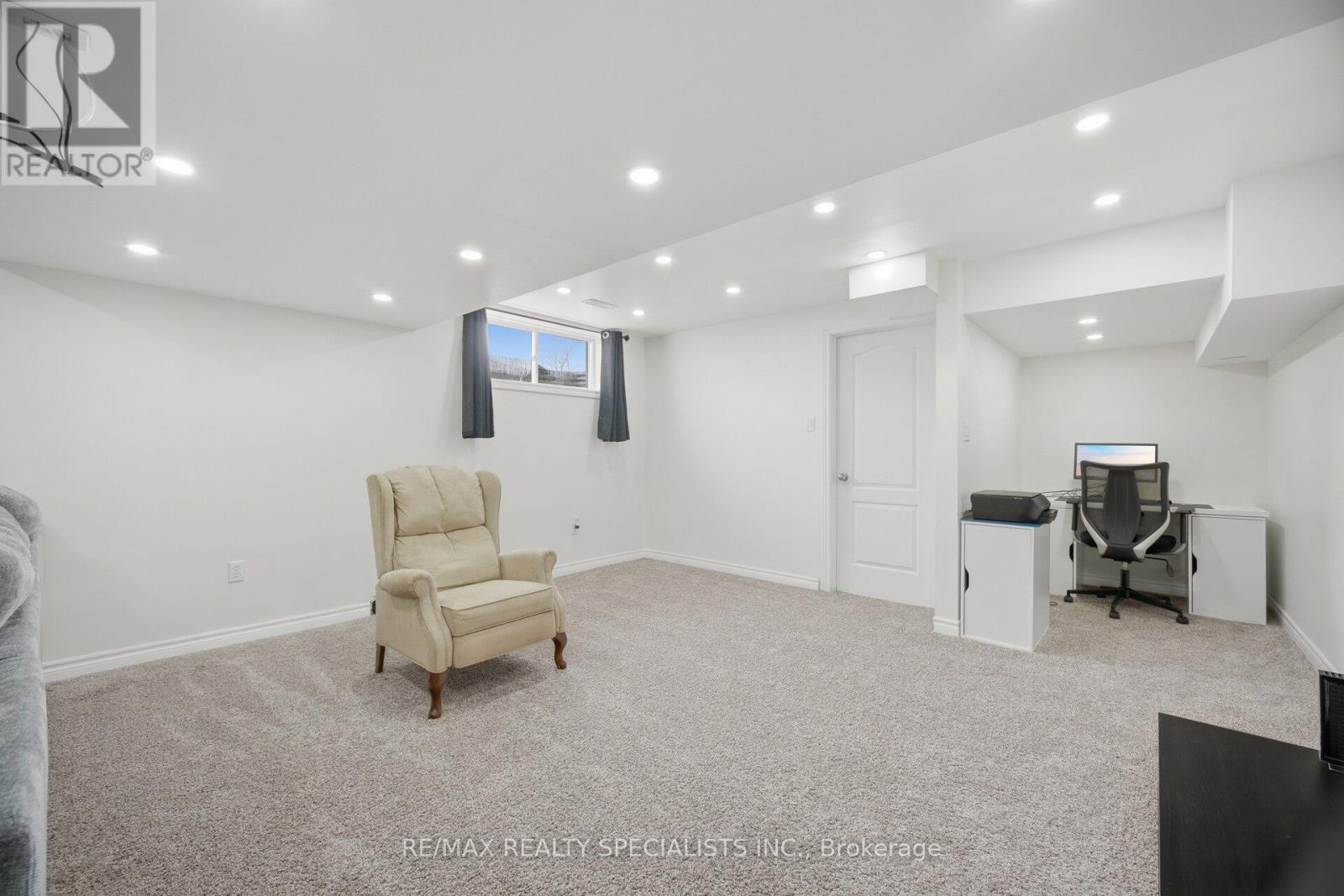 650 REID CRESCENT - 38