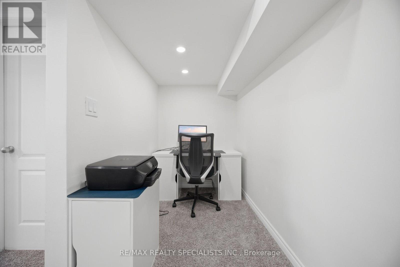 650 REID CRESCENT - 39