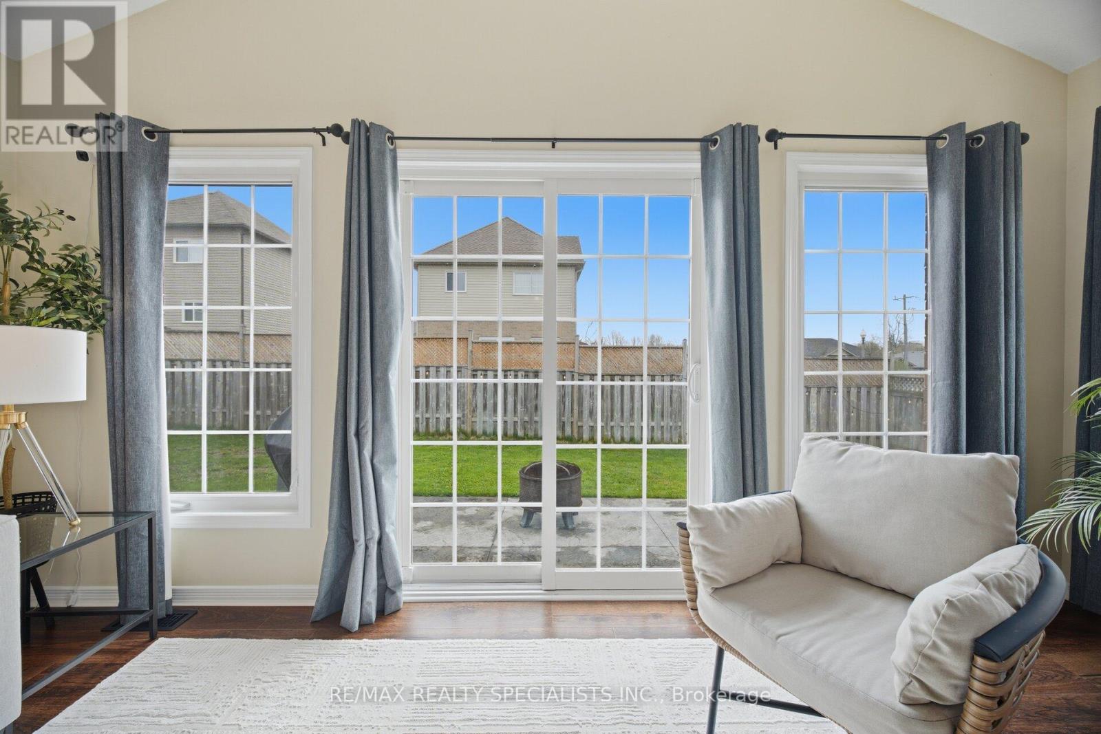 650 REID CRESCENT - 46