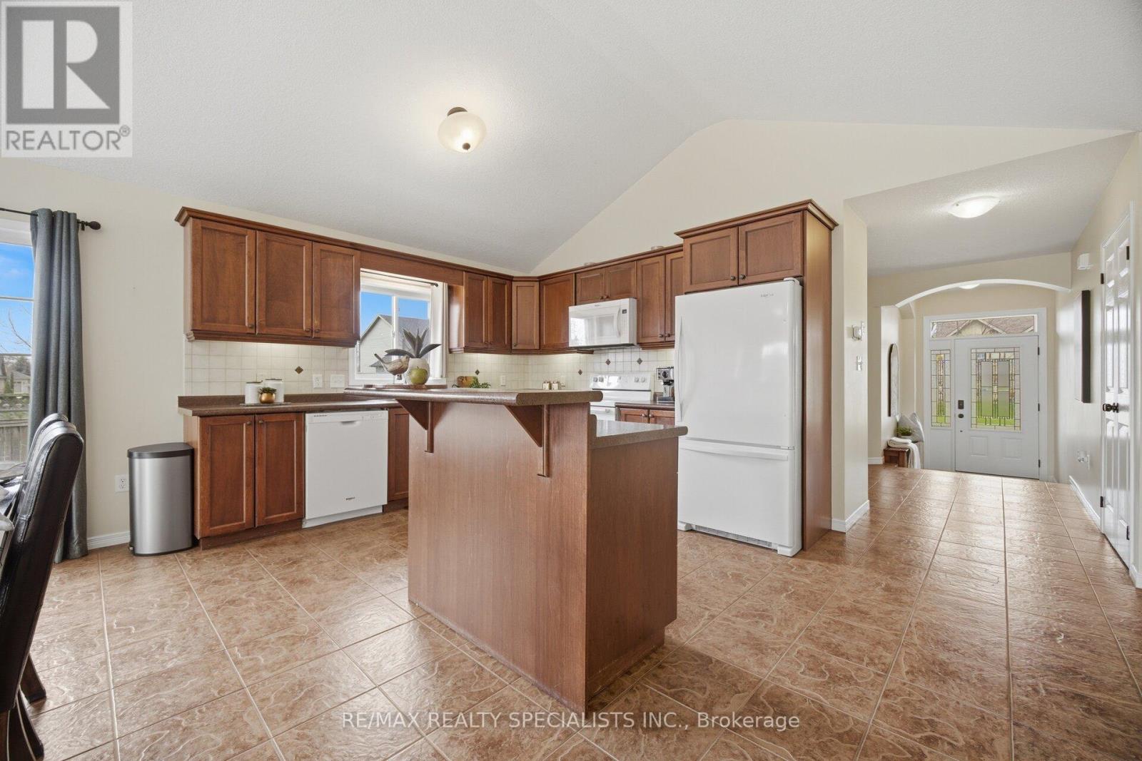 650 REID CRESCENT - 8