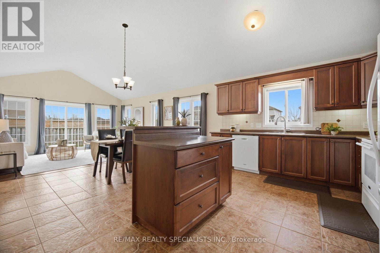 650 REID CRESCENT - 9