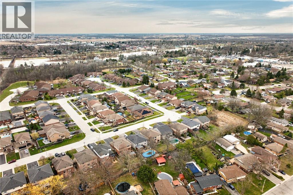 25 SOUTHWOOD Crescent - 44