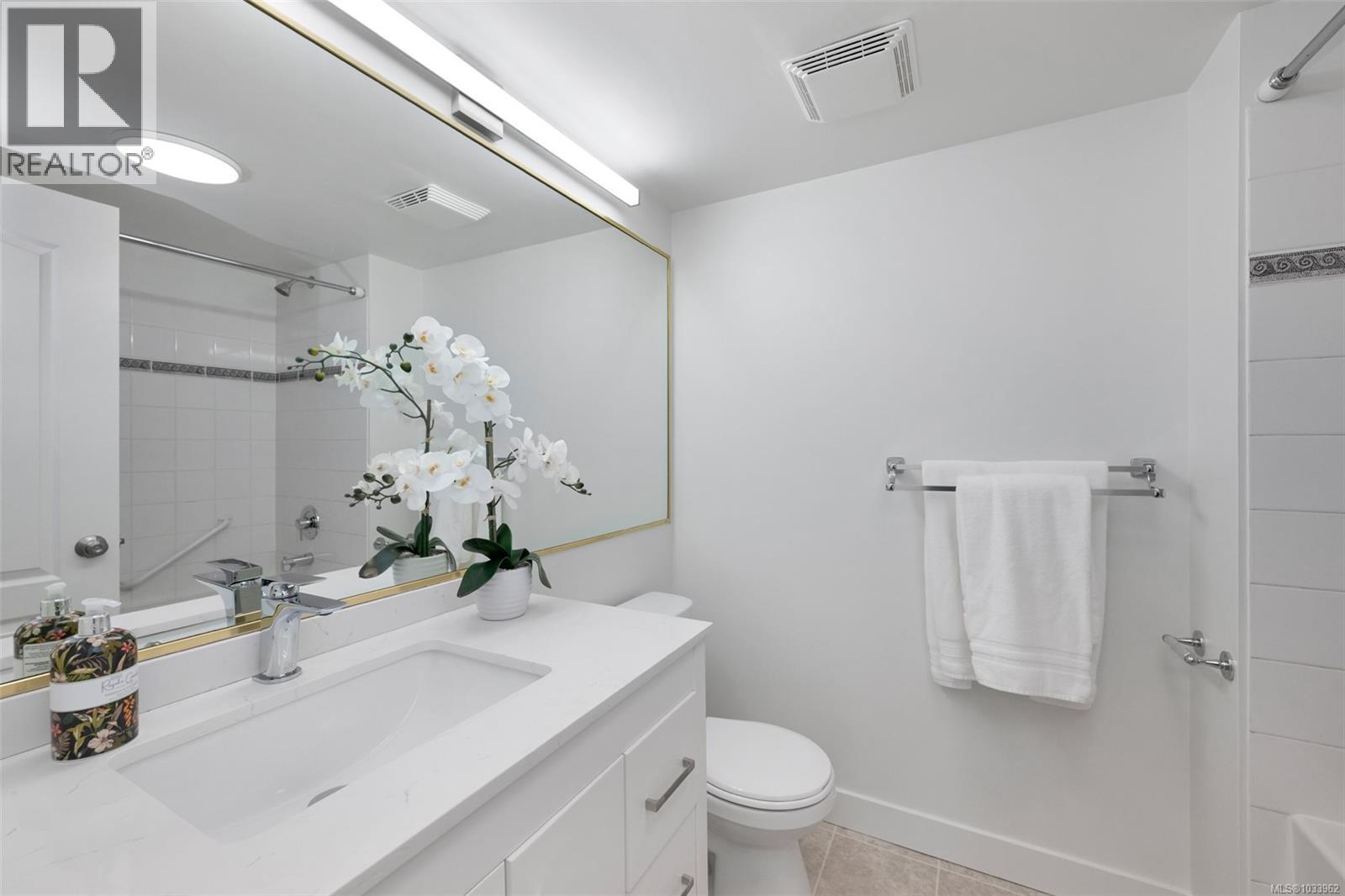 #301 1085 Tillicum Rd - 22