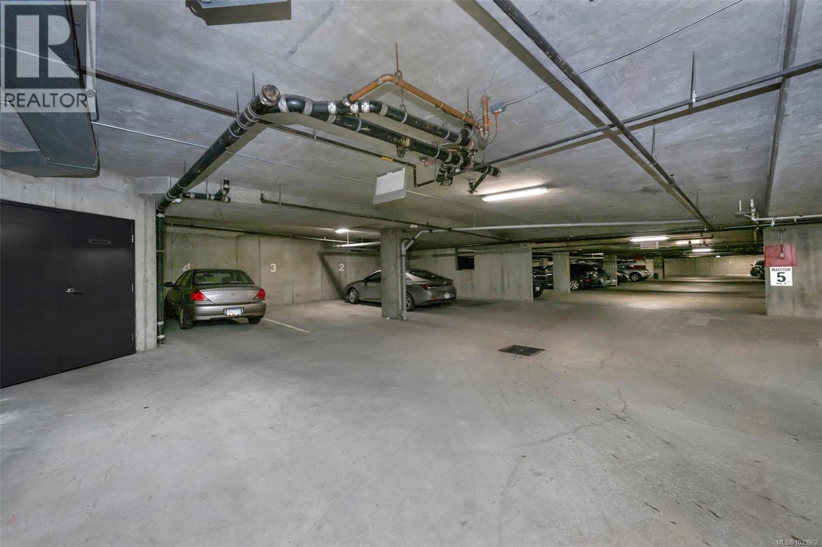 #301 1085 Tillicum Rd - 37