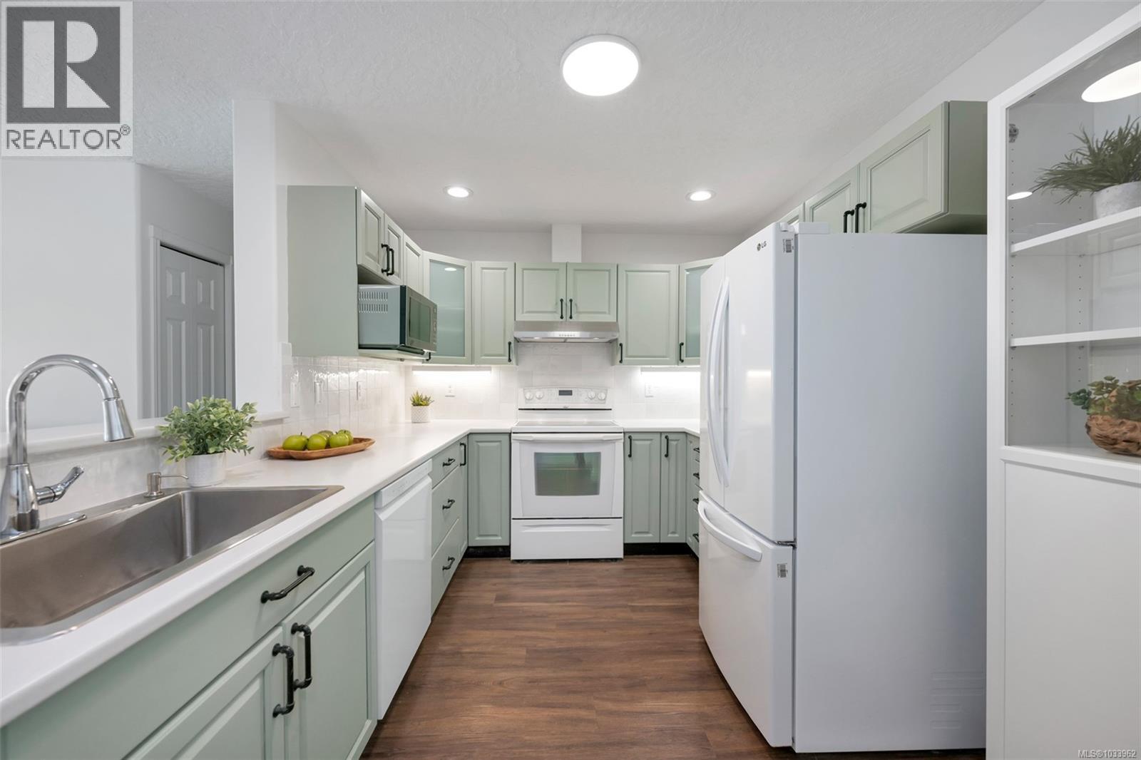 #301 1085 Tillicum Rd - 16