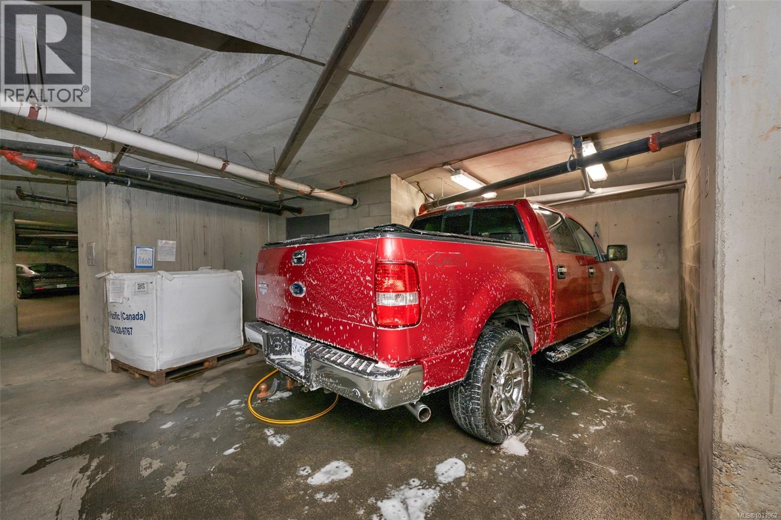 #301 1085 Tillicum Rd - 36