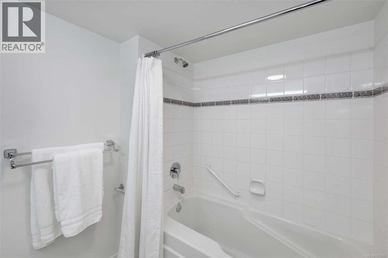 #301 1085 Tillicum Rd - 23