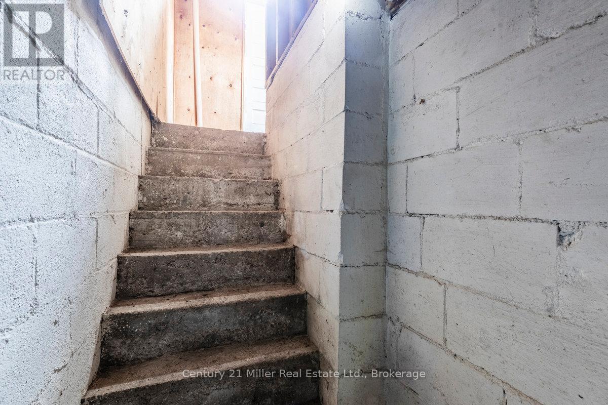 15836 AIRPORT ROAD - 32