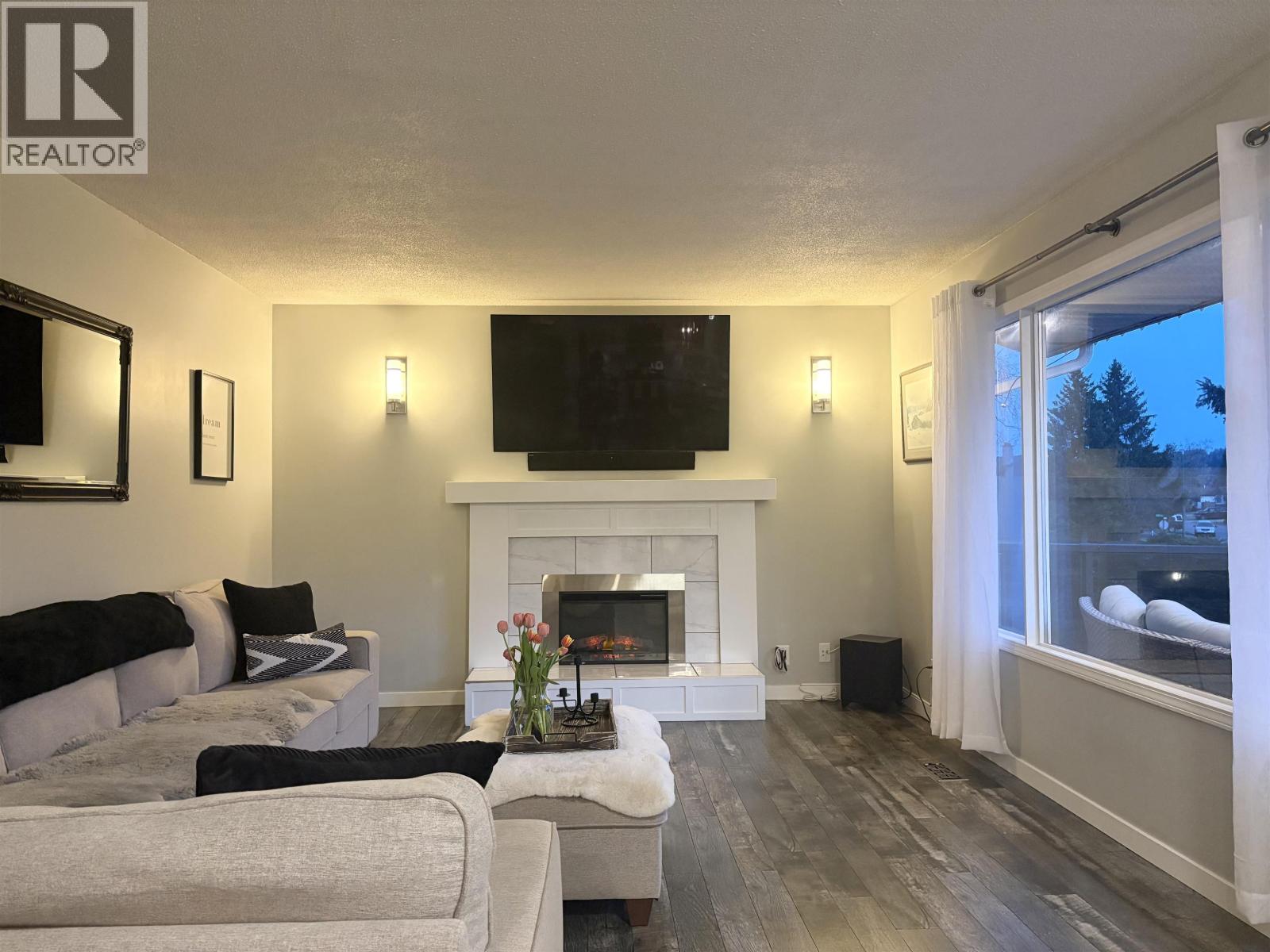 Photo 8 of 39 — 130 WADE STREET · Prince George, BC