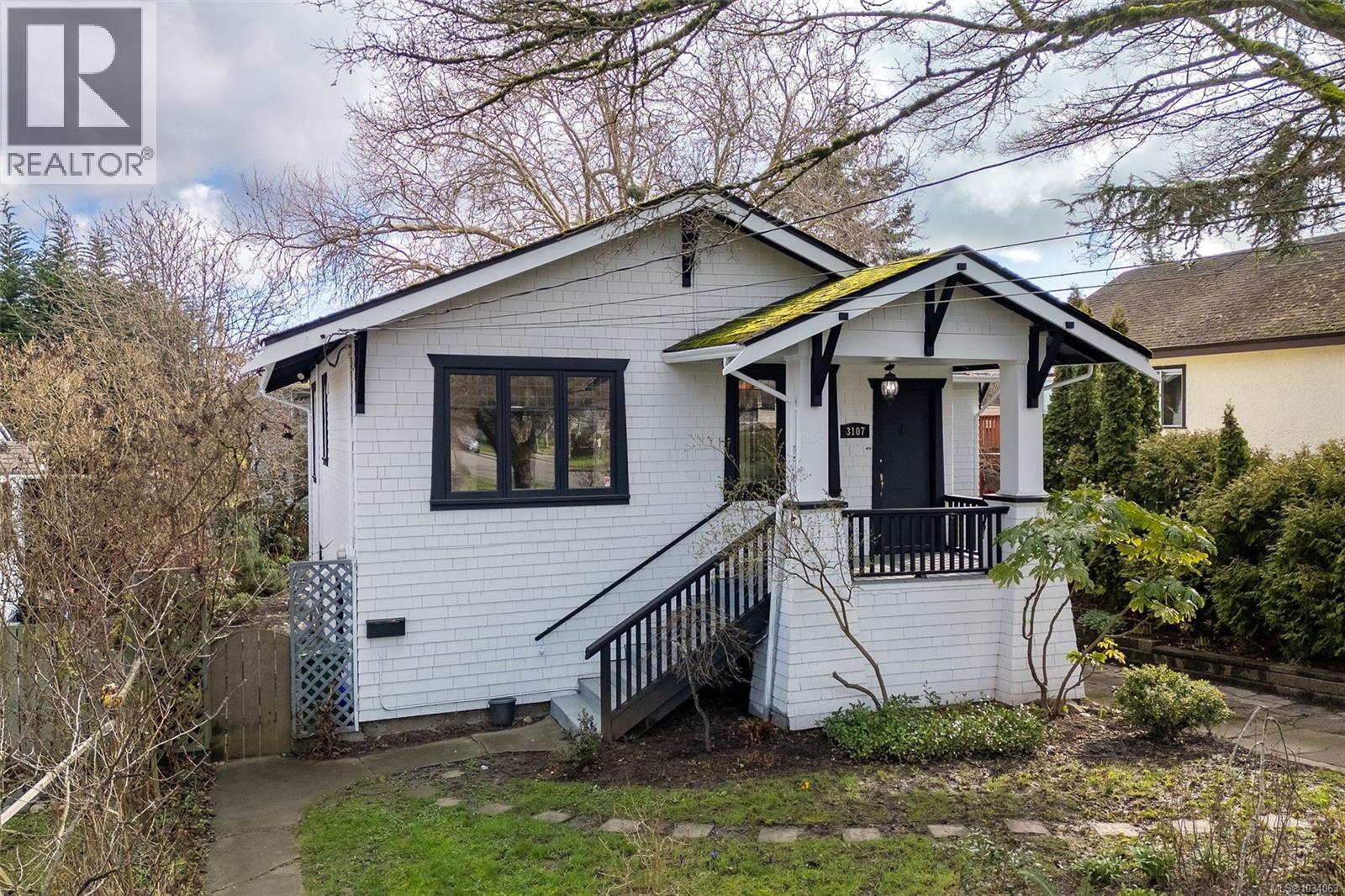 3107 Balfour Avenue, Victoria