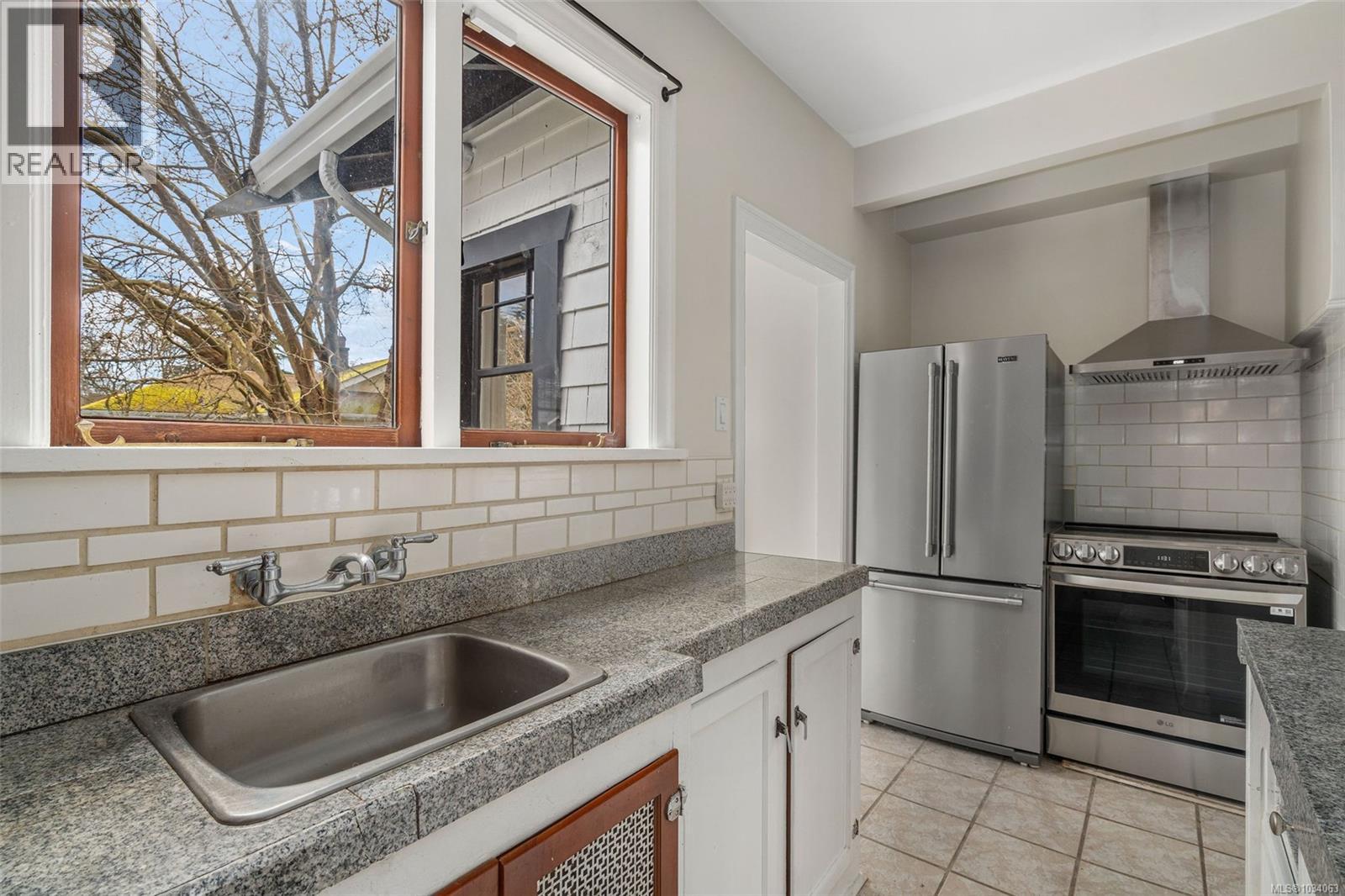  3107 Balfour Avenue, Victoria