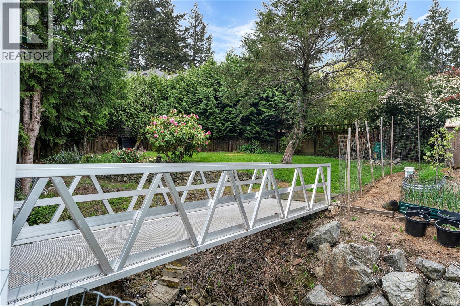 955 Sluggett Rd - 33