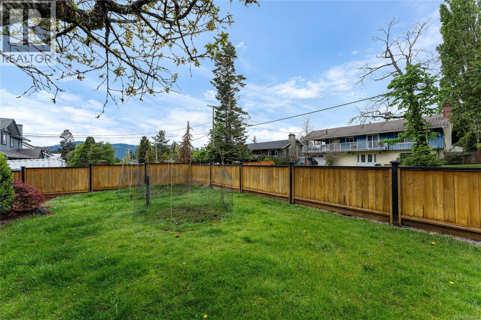 955 Sluggett Rd - 37