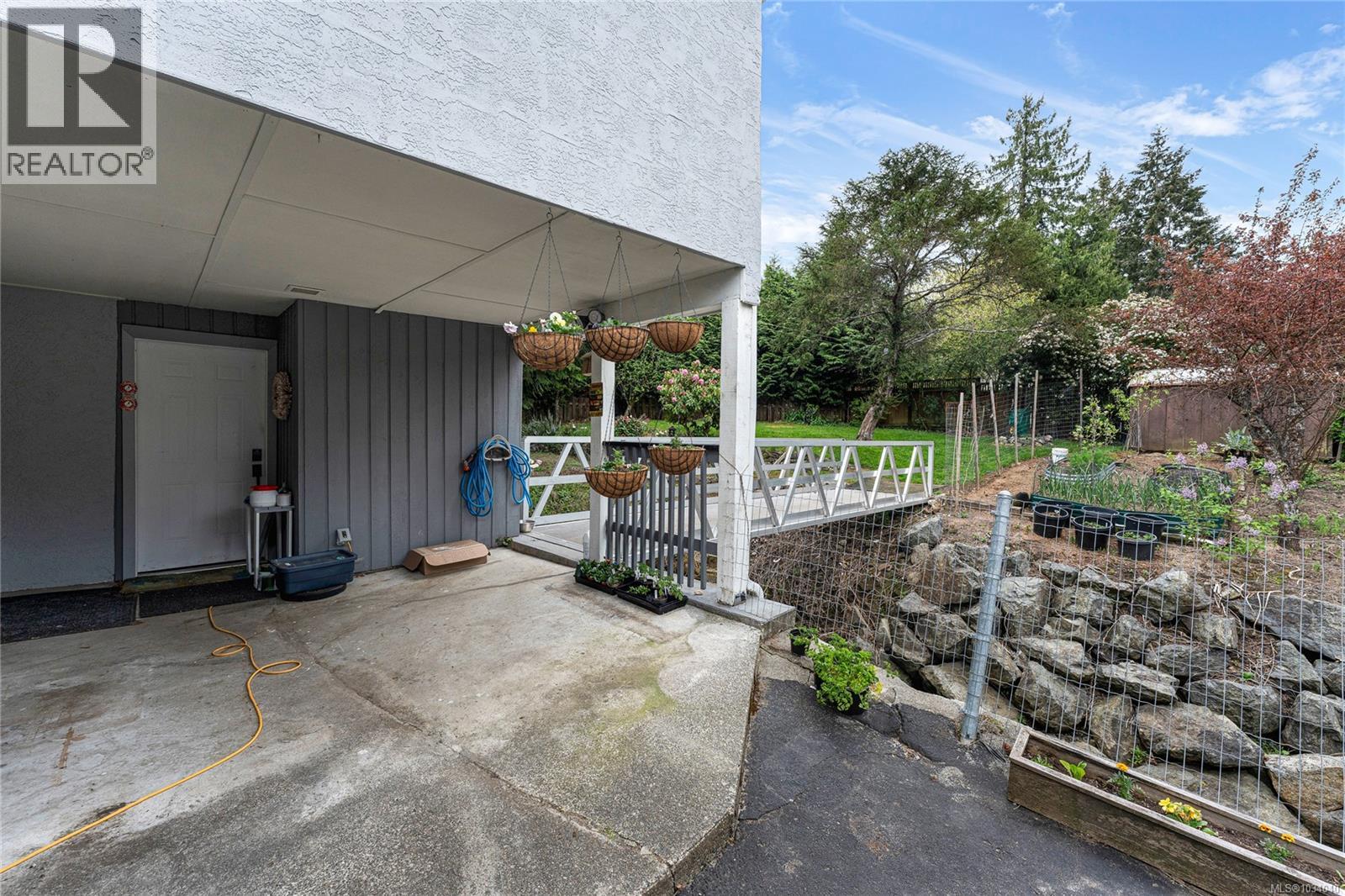 955 Sluggett Rd - 41