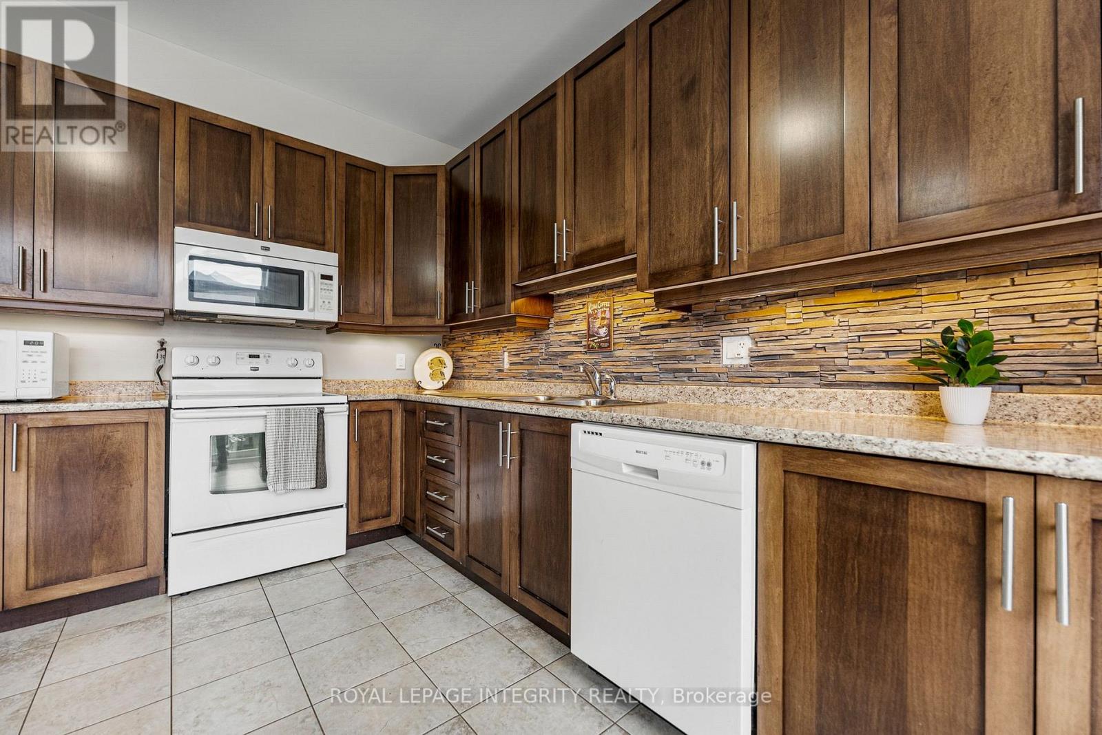 53 WILLOWSHORE WAY - 5