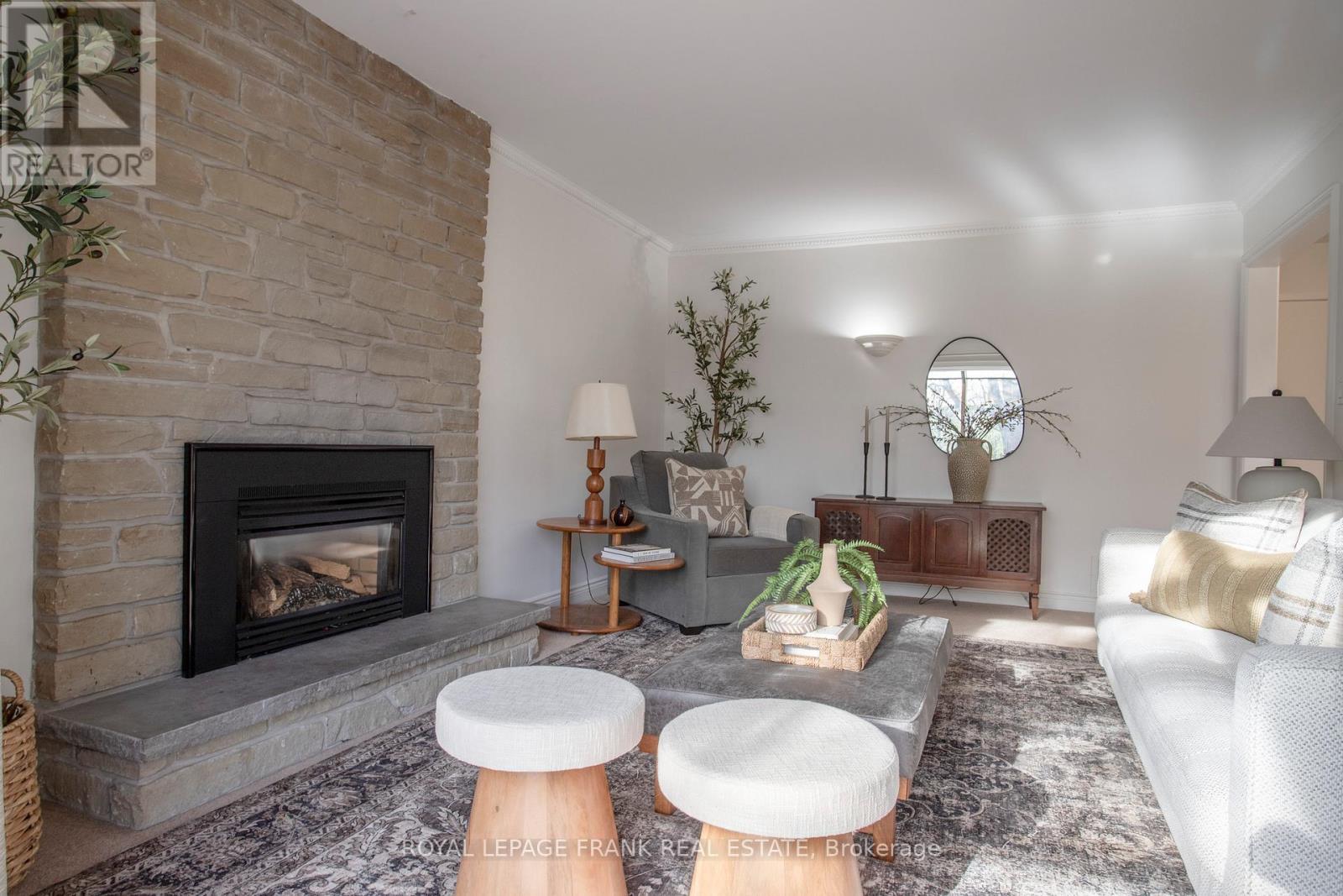 224 WELLINGTON STREET - 22