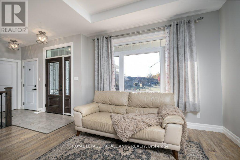 50 STONEGATE CRESCENT - 10