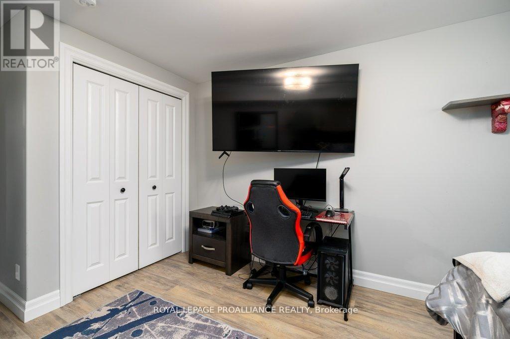 50 STONEGATE CRESCENT - 28