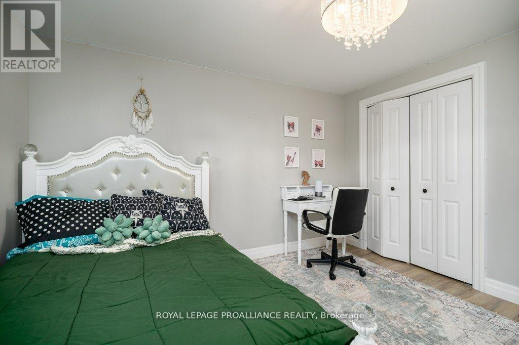 50 STONEGATE CRESCENT - 30