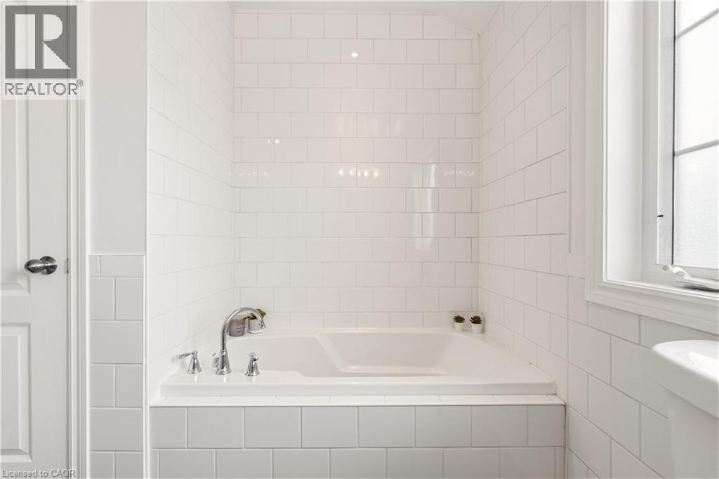 5080 FAIRVIEW Street Unit# 30, Burlington, Ontario, L7L7E9 — Photo 23