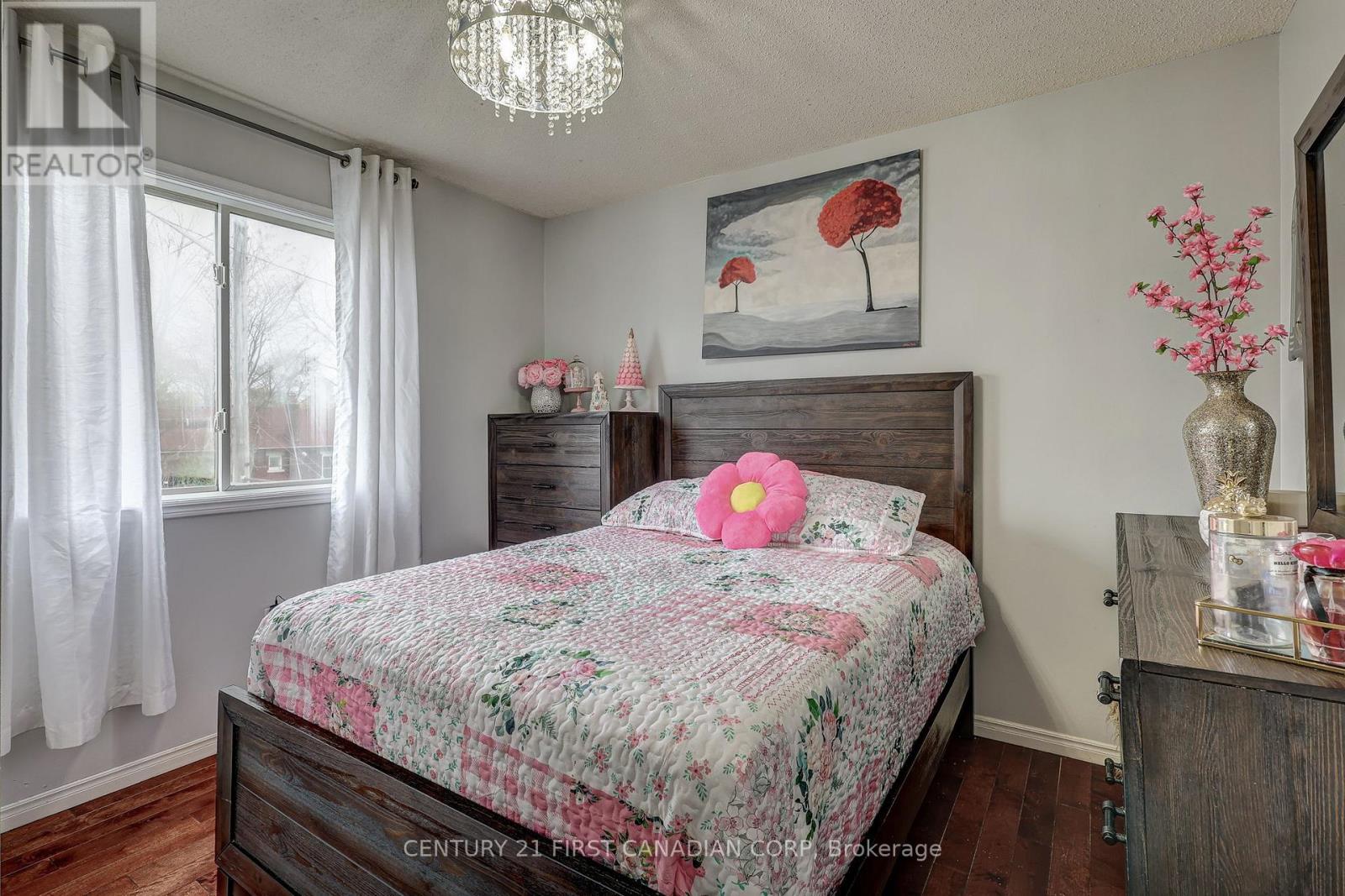 162 CHESLEY AVENUE - 24