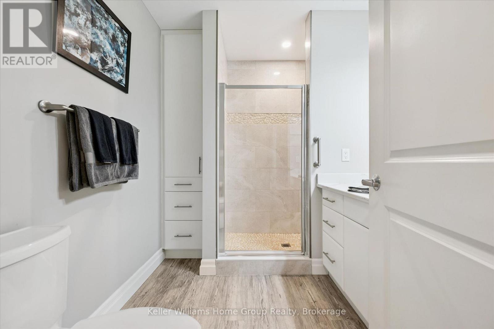 #102 23 STUMPF STREET - 32