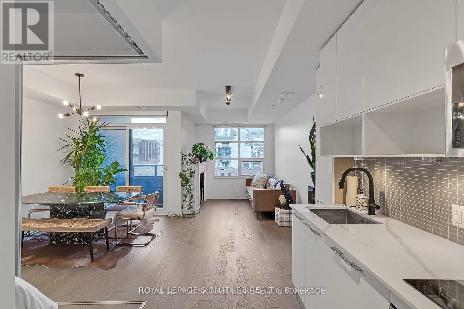 Listing photo of 804 - 501 ADELAIDE STREET W