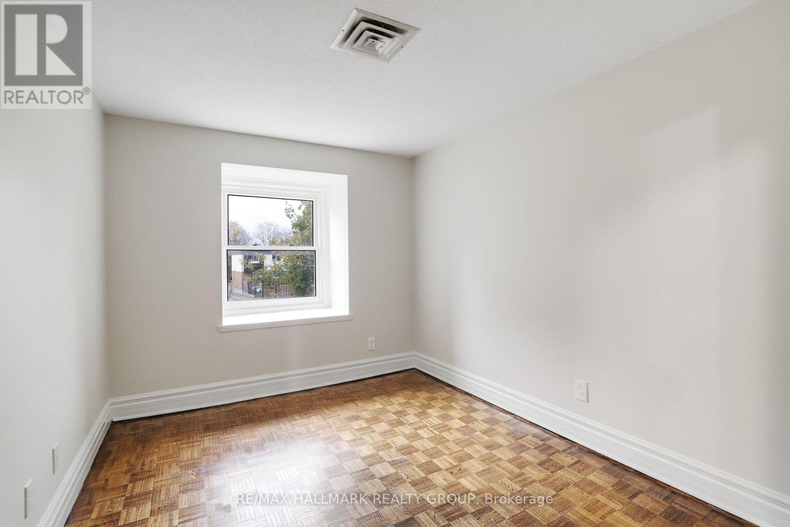 #44 920 DYNES ROAD - 10