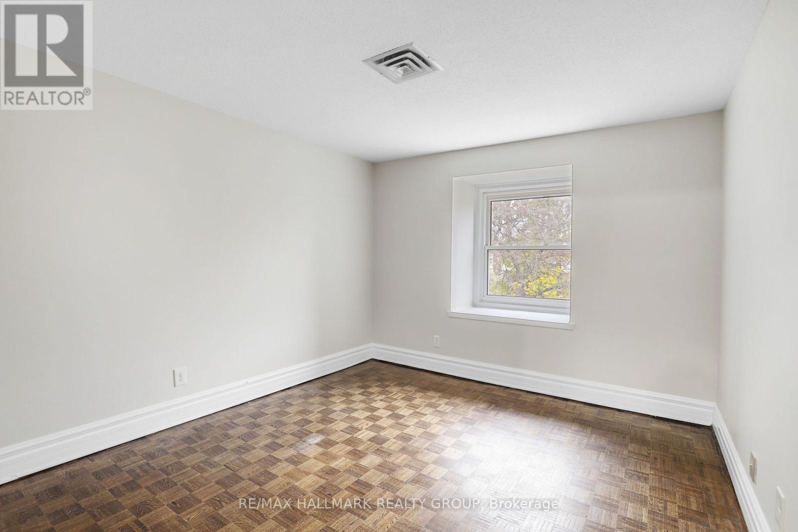 #44 920 DYNES ROAD - 8