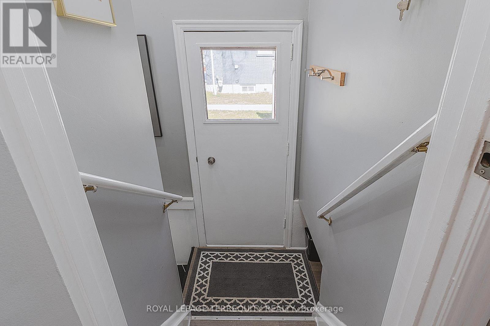 32 ADMIRAL ROAD - 19