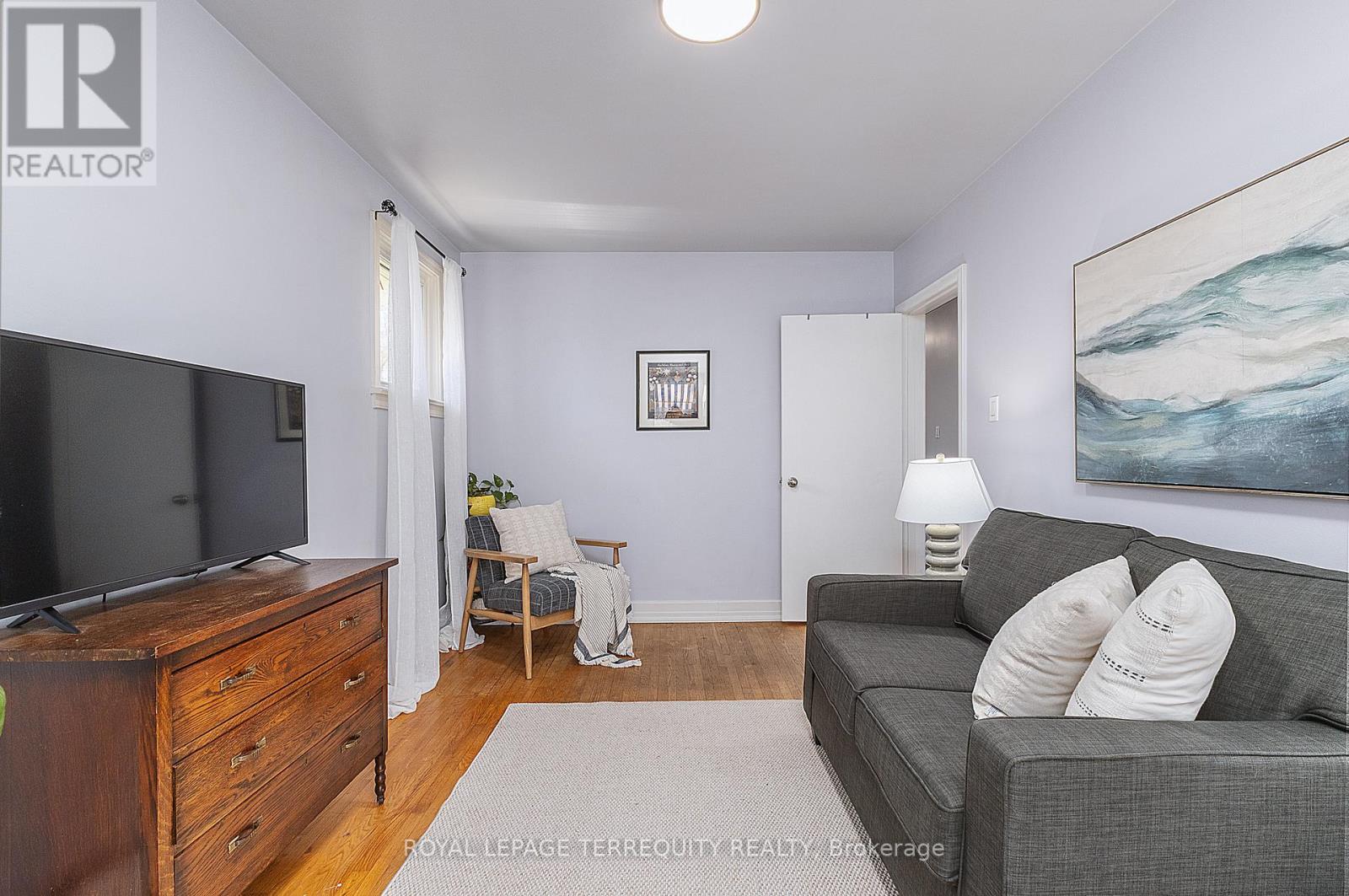 32 ADMIRAL ROAD - 18