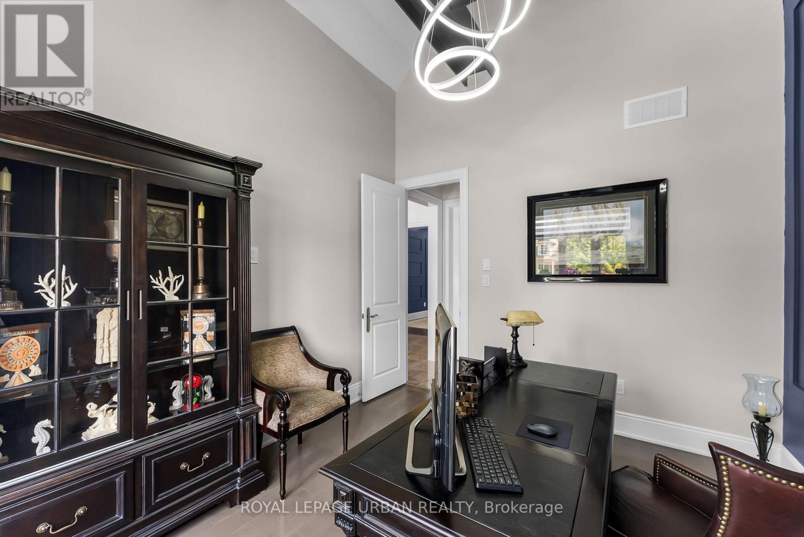 15 COUNTRY CLUB CRESCENT - 12