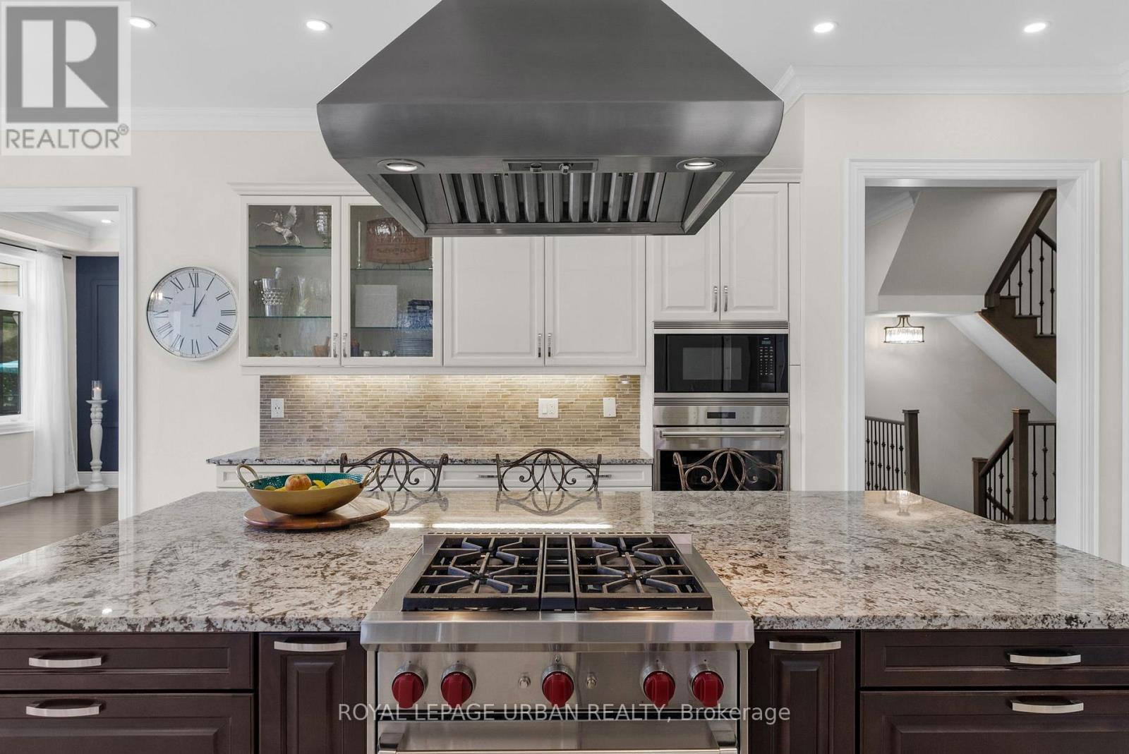 15 COUNTRY CLUB CRESCENT - 14