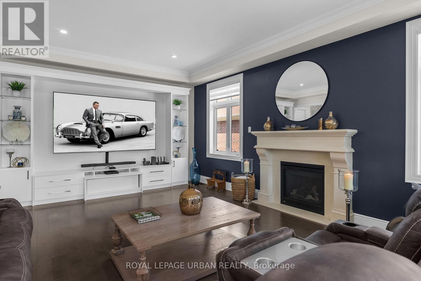15 COUNTRY CLUB CRESCENT - 18