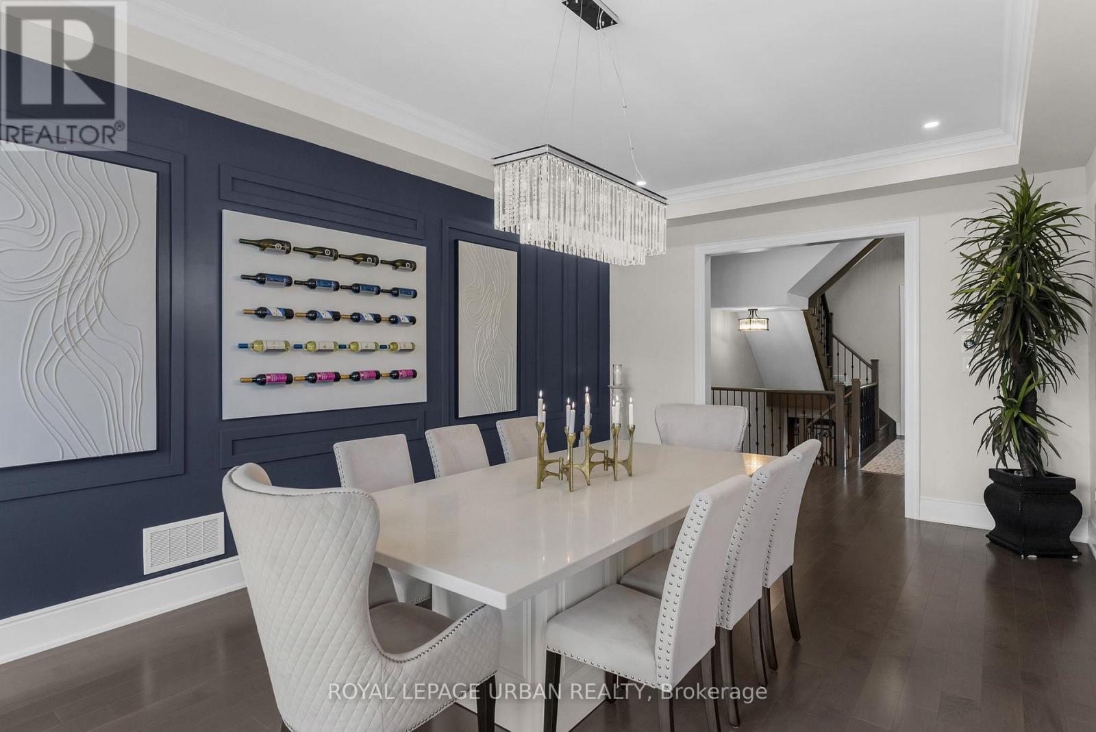 15 COUNTRY CLUB CRESCENT - 21