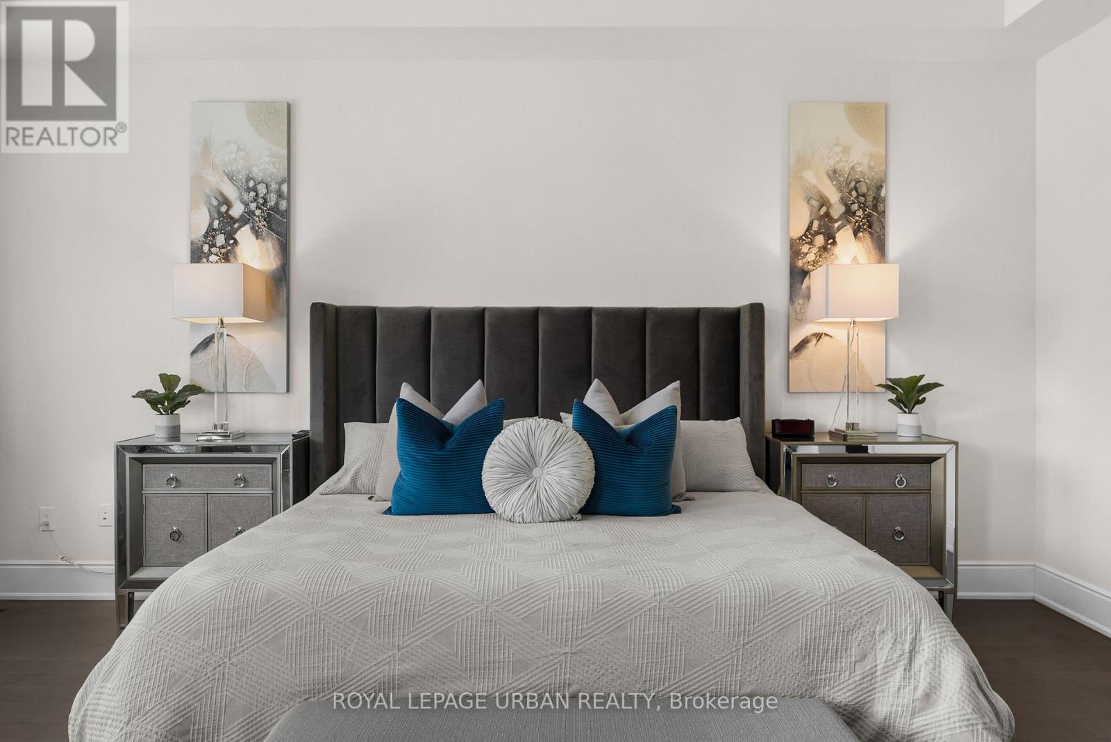 15 COUNTRY CLUB CRESCENT - 24