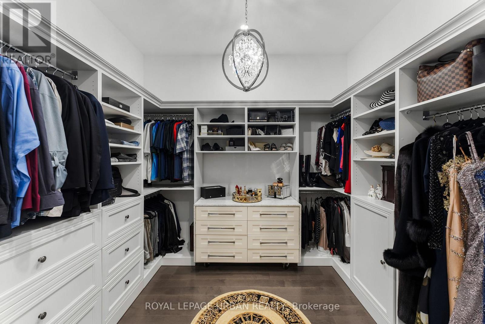 15 COUNTRY CLUB CRESCENT - 26